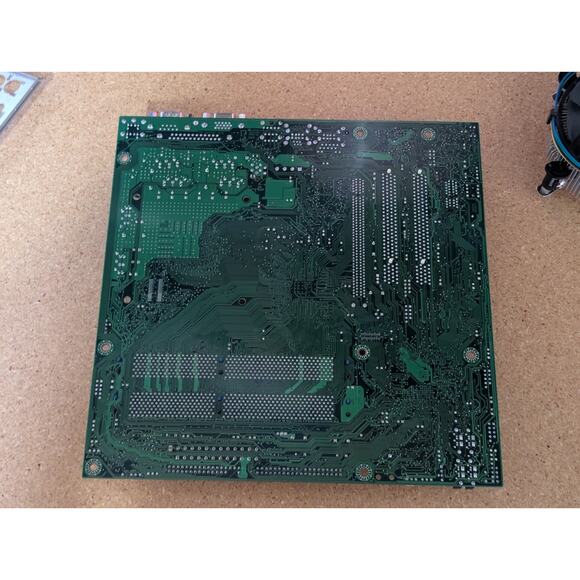 Intel D915GVWB Socket LGA775/T MicroATX Motherboard Win 98 w Celeron D Heatsink - Picture 10 of 10